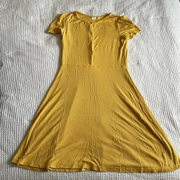 gap yellow dress Sweater By In Yellow, Size: Xl sweetheart neckline wide straps diagonal hip pockets hidden pockets smocked back seamed waist fitted at top with a flared skirt hits at thigh models are approx Gap + Linen-Blend Mini Bubble